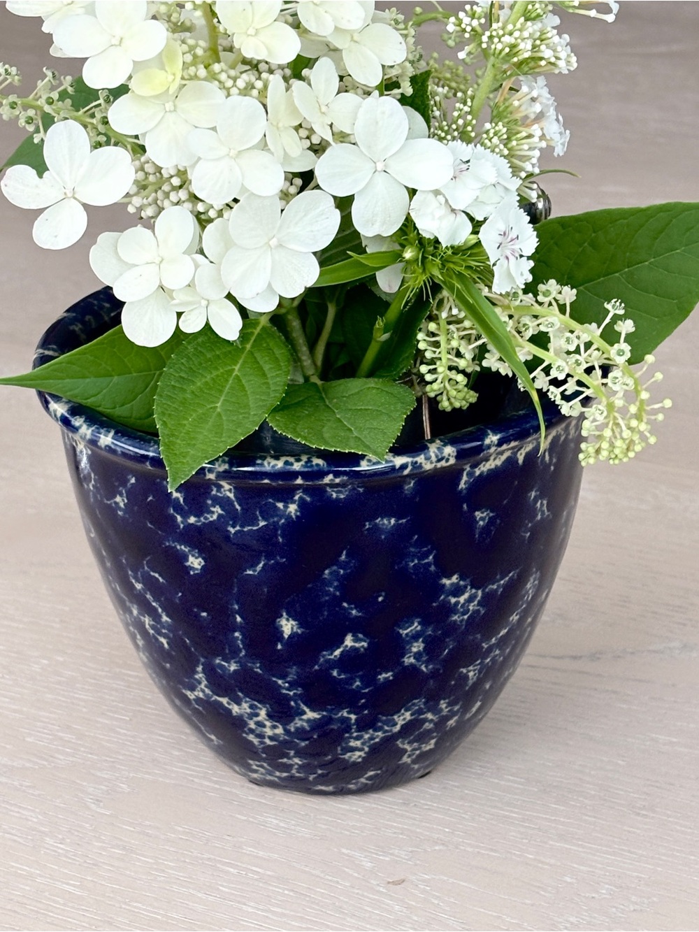 Marble-Effect Ceramic Vase in Deep Navy Blue